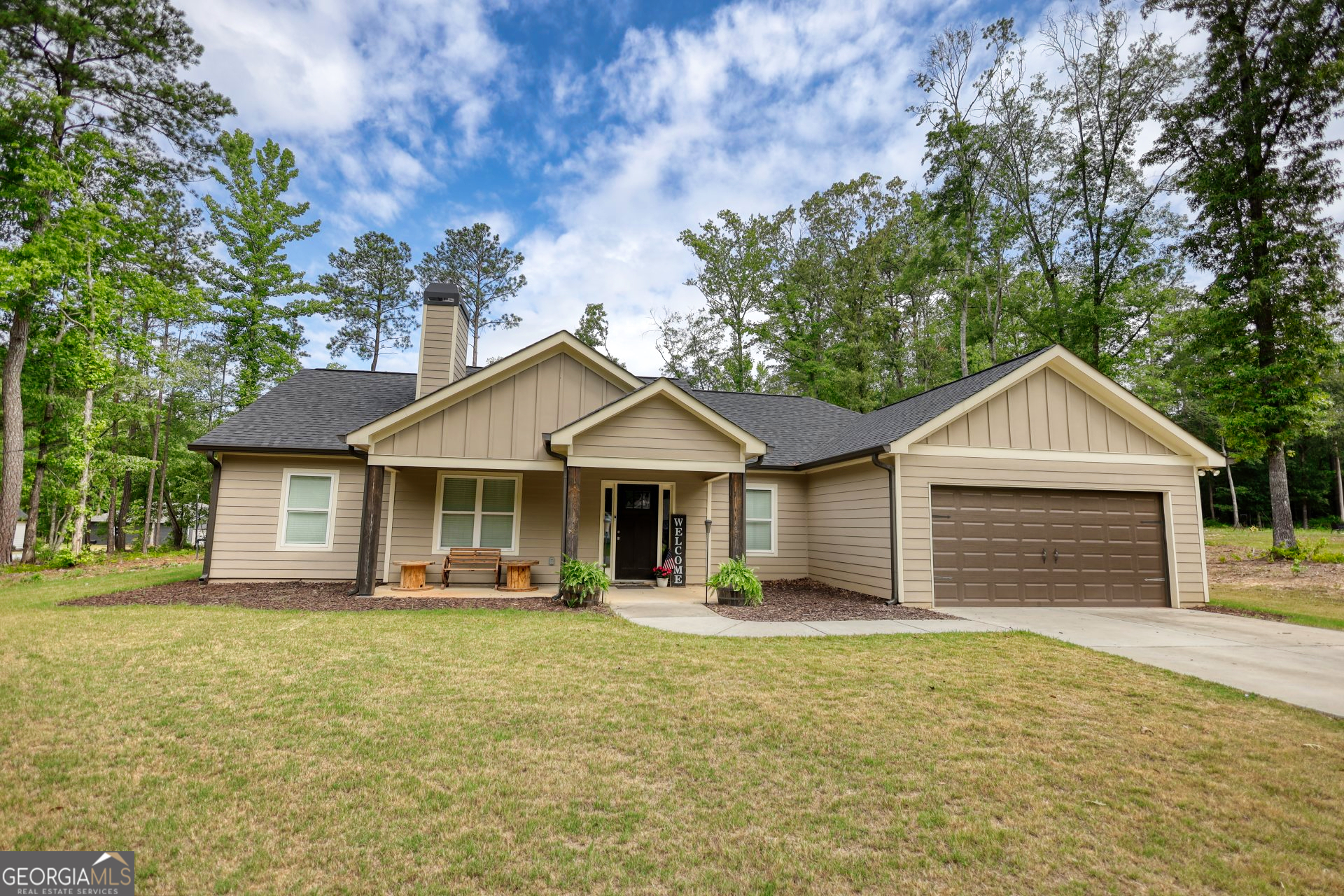 Property Photo:  120 Oakridge Drive  GA 30014 