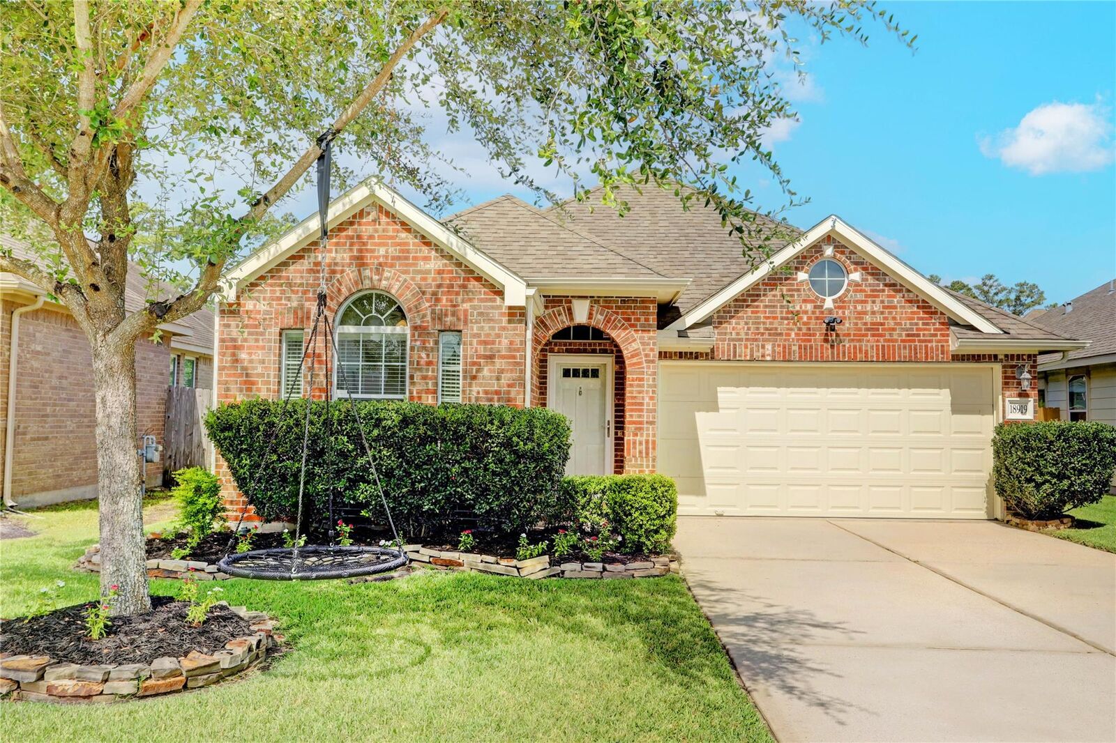 Property Photo: 18919 Pinewood Point Lane TX 77377