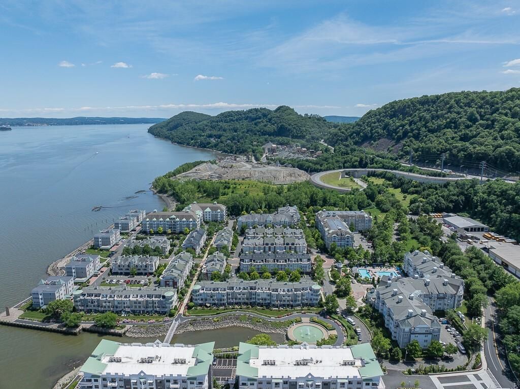 Property Photo: 1306 Round Pointe Drive NY 10927