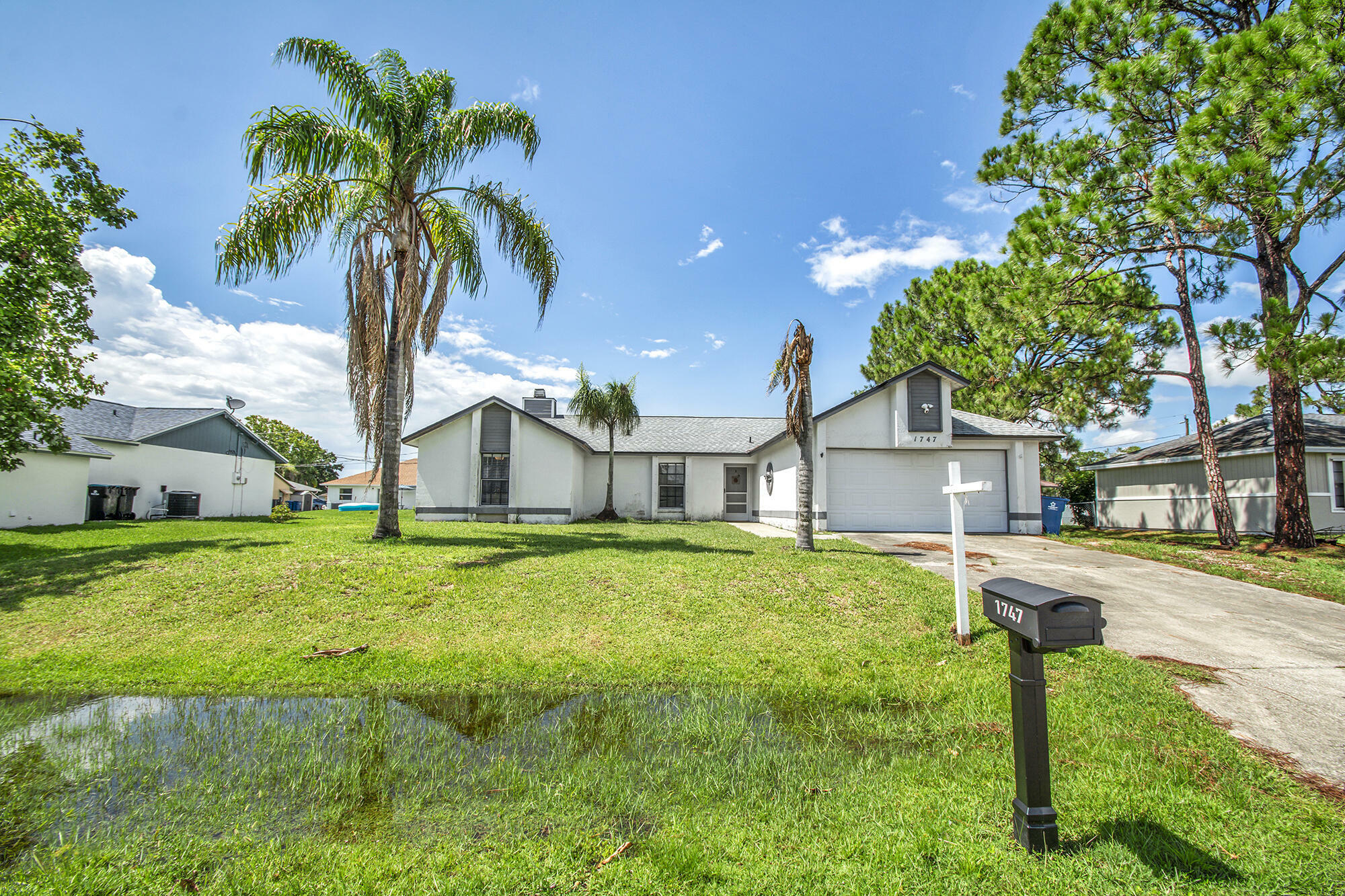 Property Photo:  1747 Parrsboro Street NW  FL 32907 