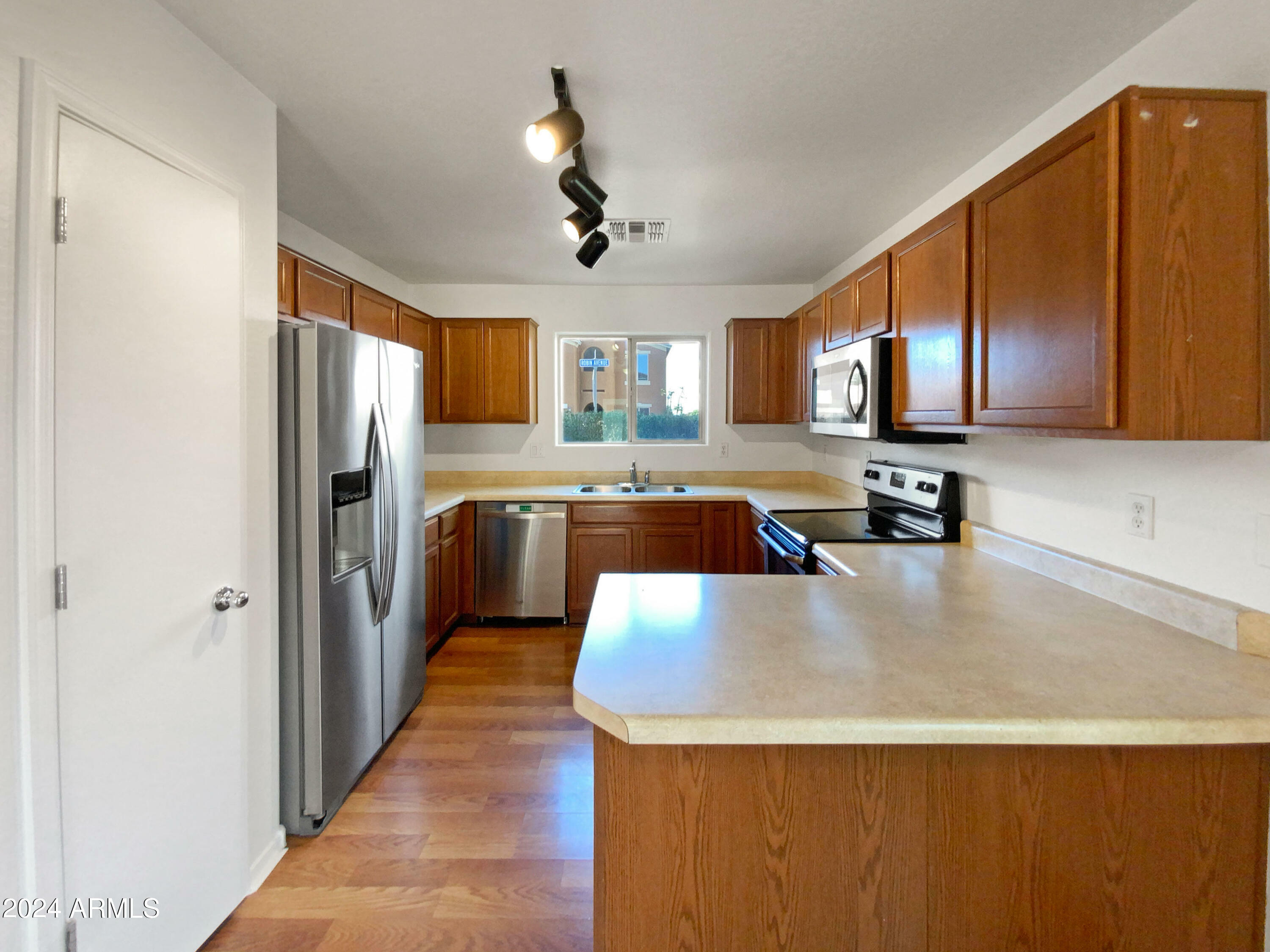 Property Photo:  900 W Broadway Avenue 37  AZ 85120 