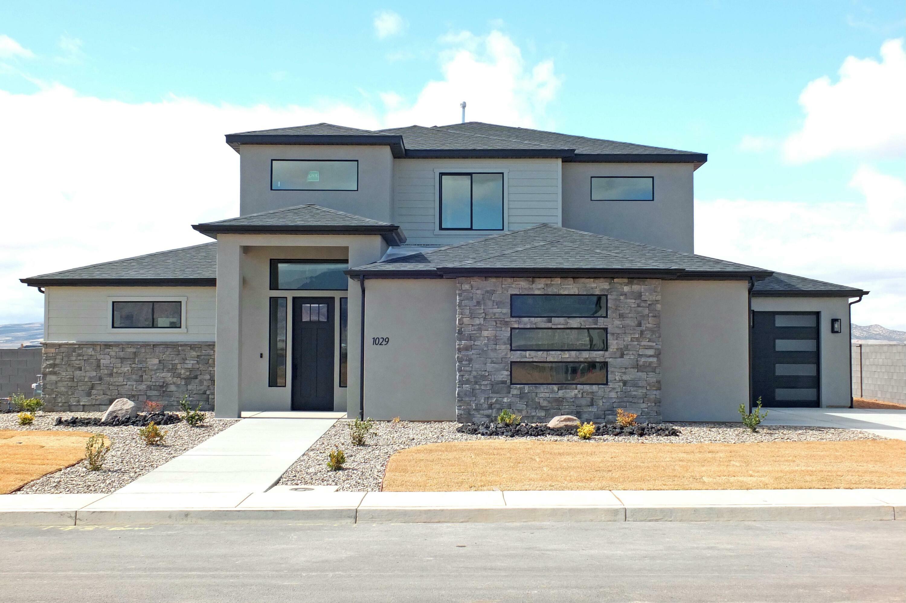 Property Photo: 1029 N Olesia St UT 84721