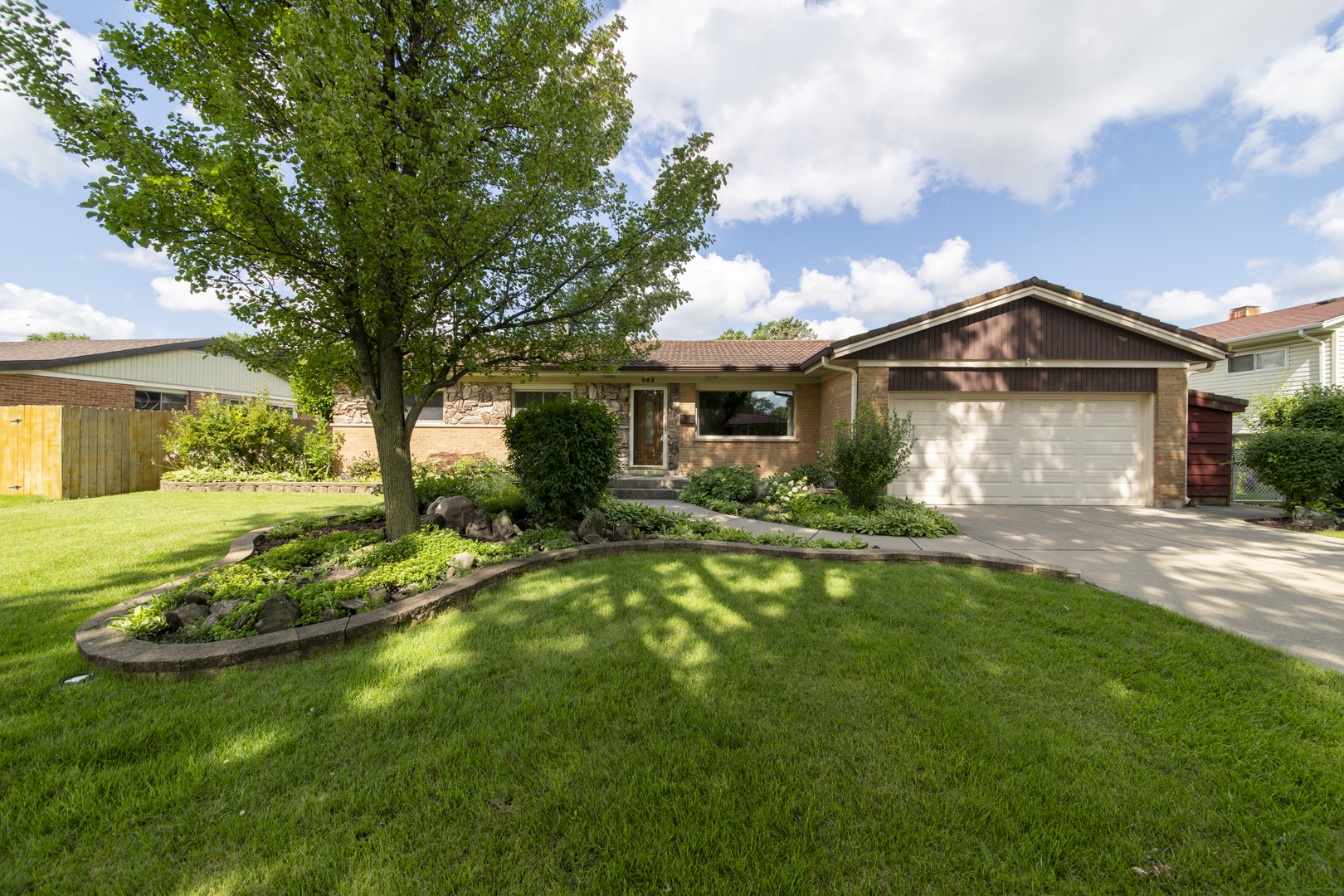 Property Photo:  908 Leahy Circle  IL 60016 