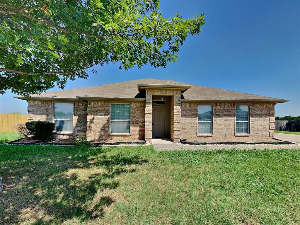 Property Photo:  1621 Millbrook Drive  TX 76065 