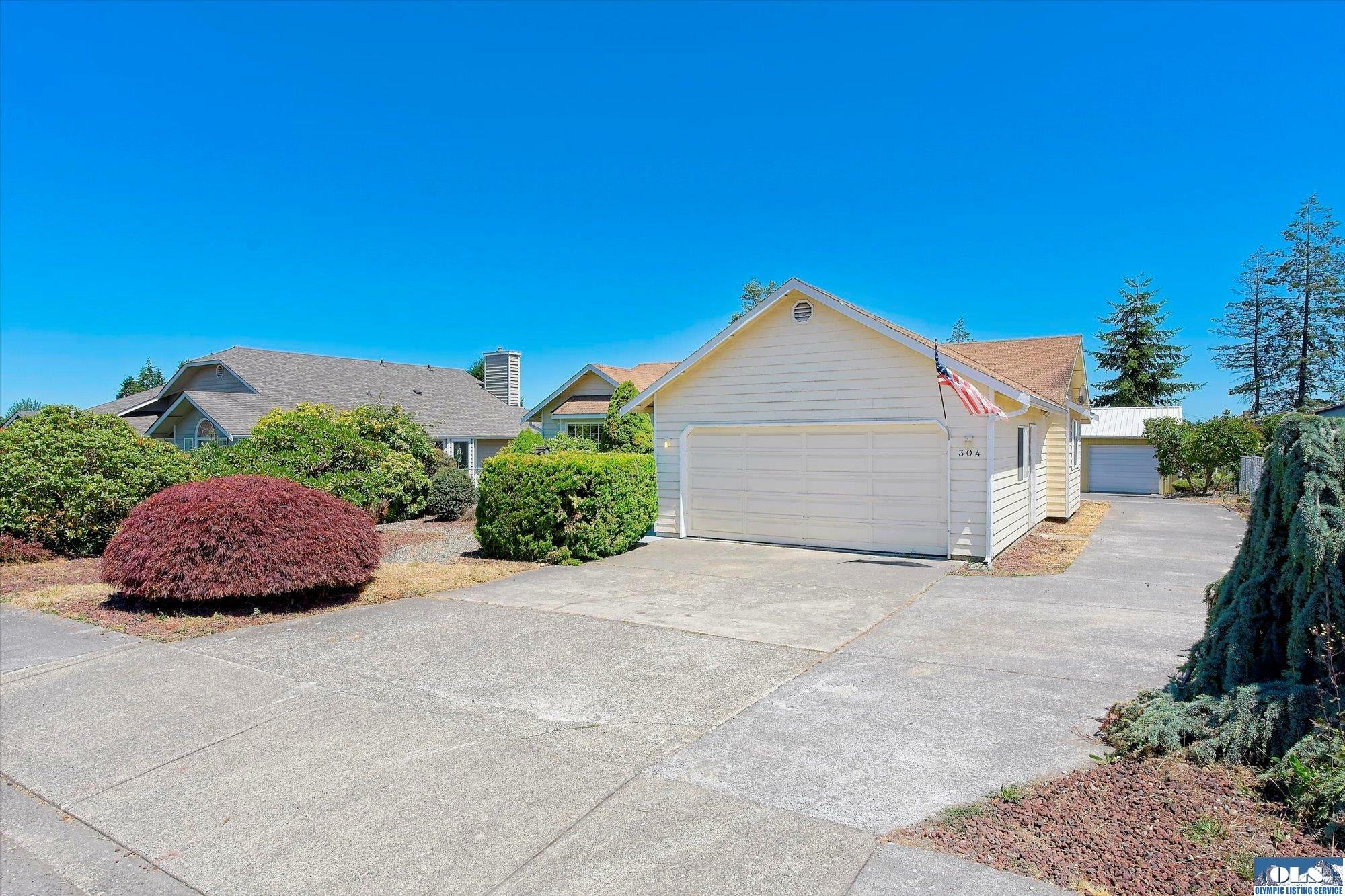 Property Photo:  304 N Honeycomb Circle  WA 98382 