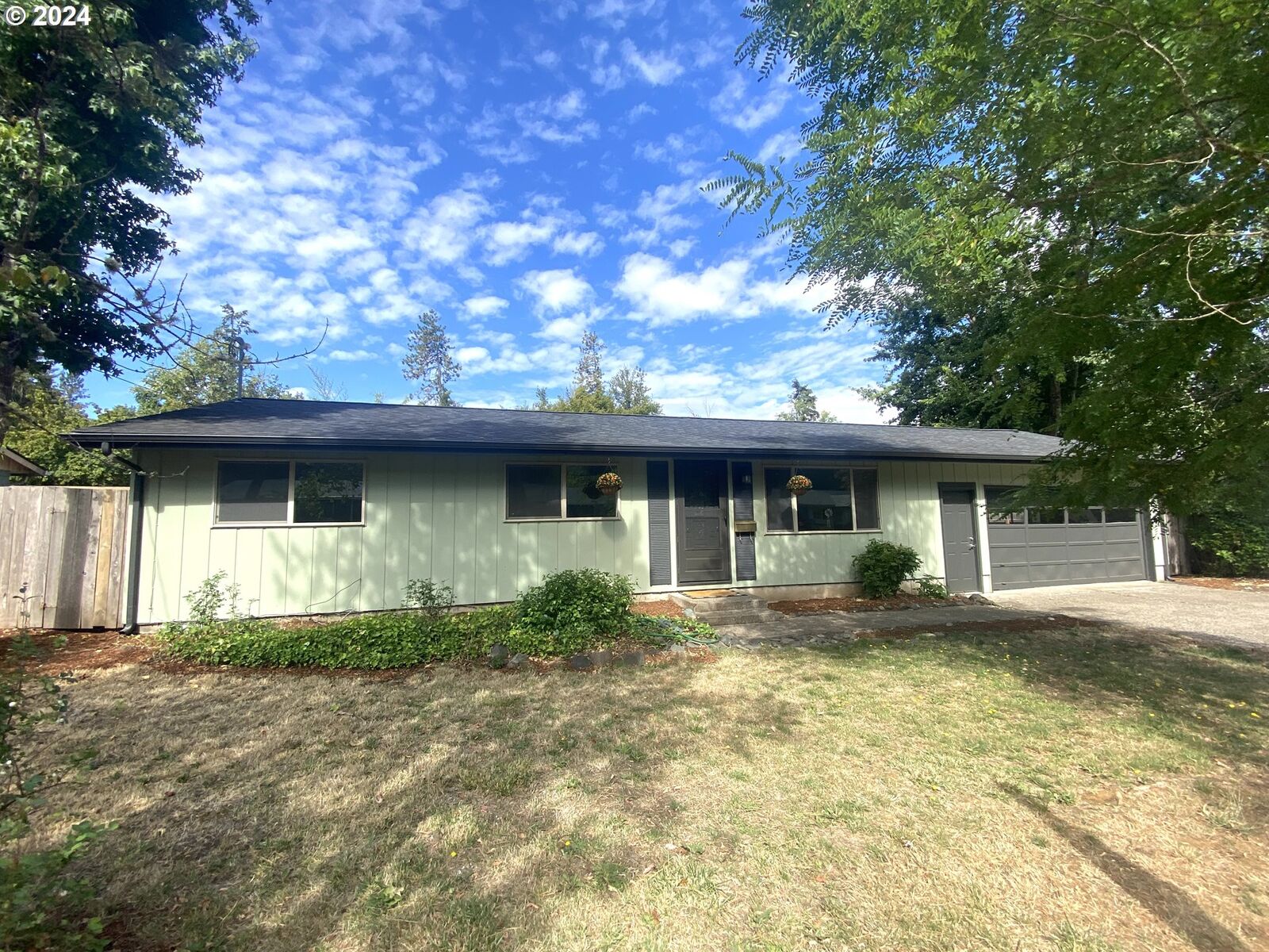 Property Photo:  4850 Center Way  OR 97405 