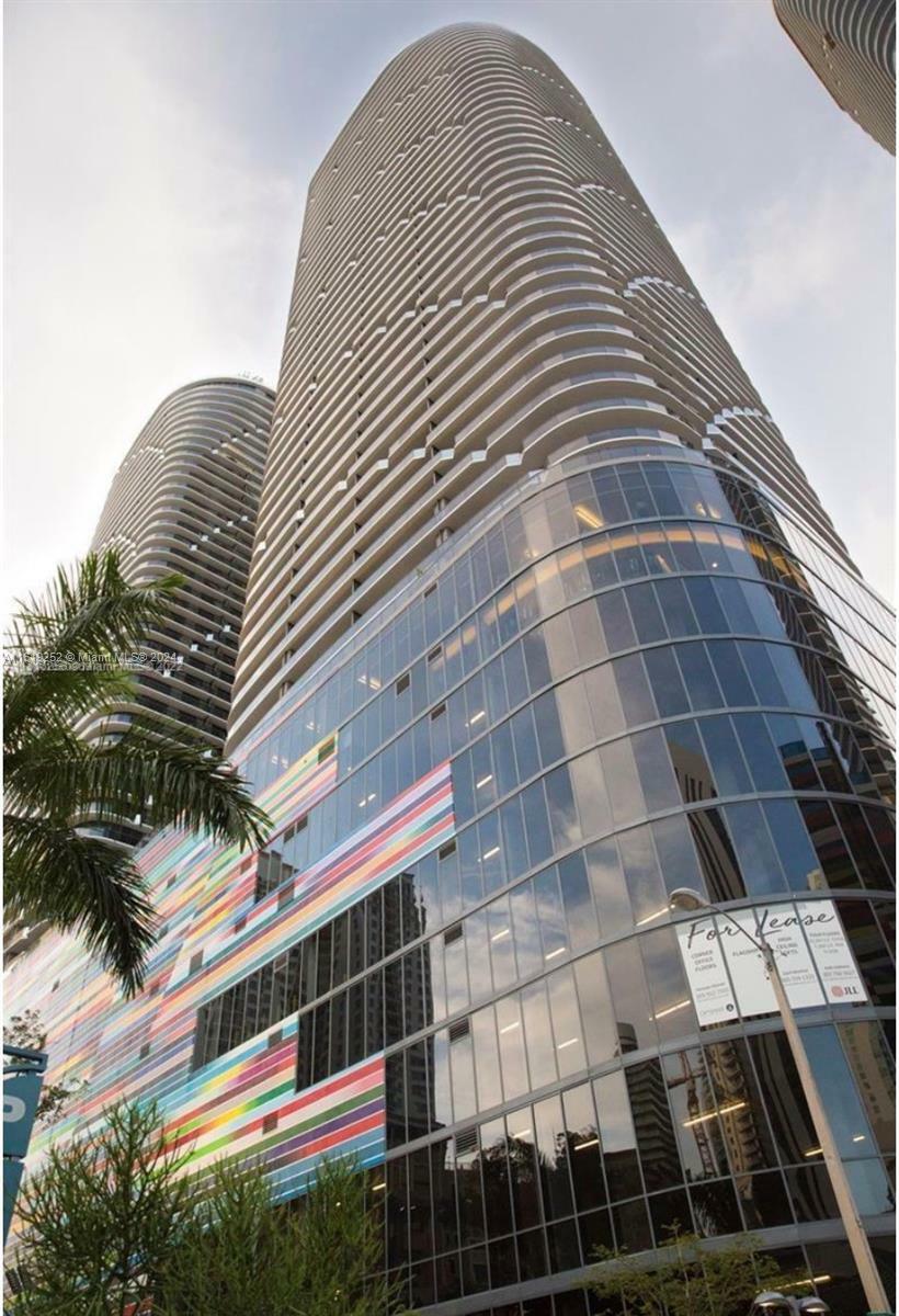 45 SW 9th St 1209  Miami FL 33130 photo