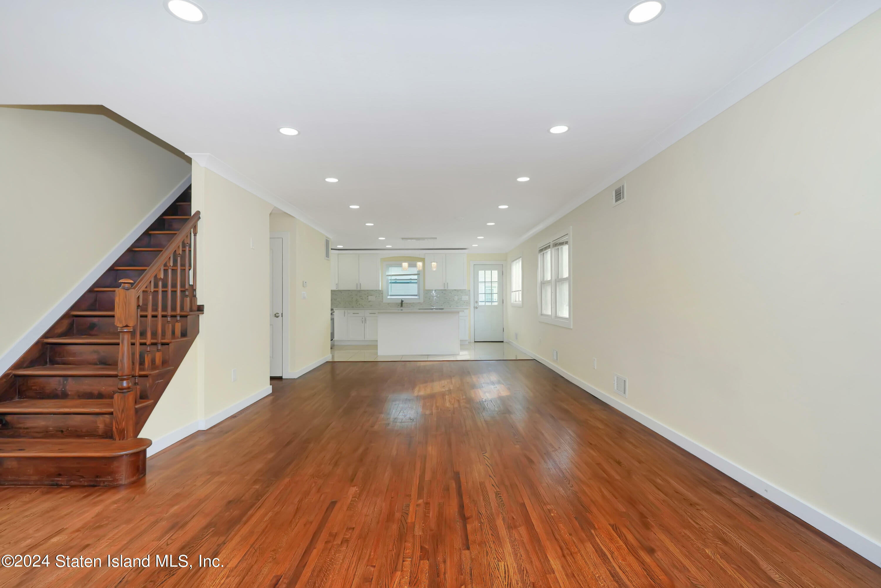 Property Photo:  89 Littlefield Avenue  NY 10312 