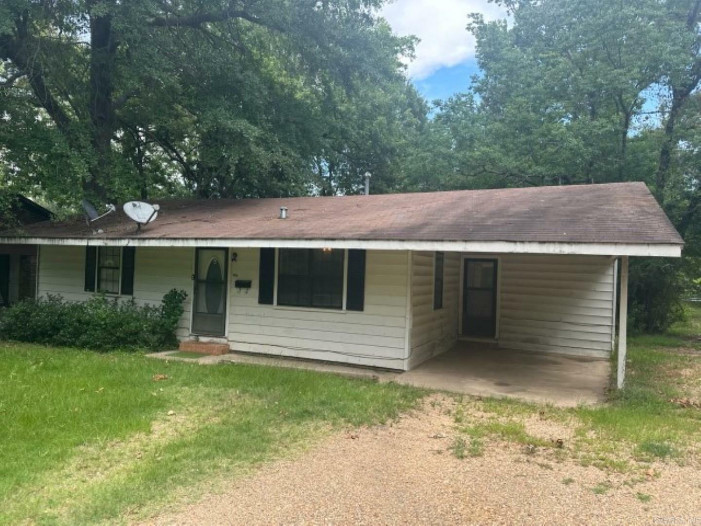 Property Photo:  404 S Oak Street  AR 71742 