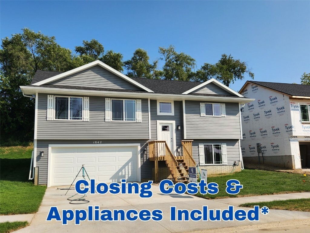 Property Photo:  1842 Holly Meadow Avenue SW  IA 52404 
