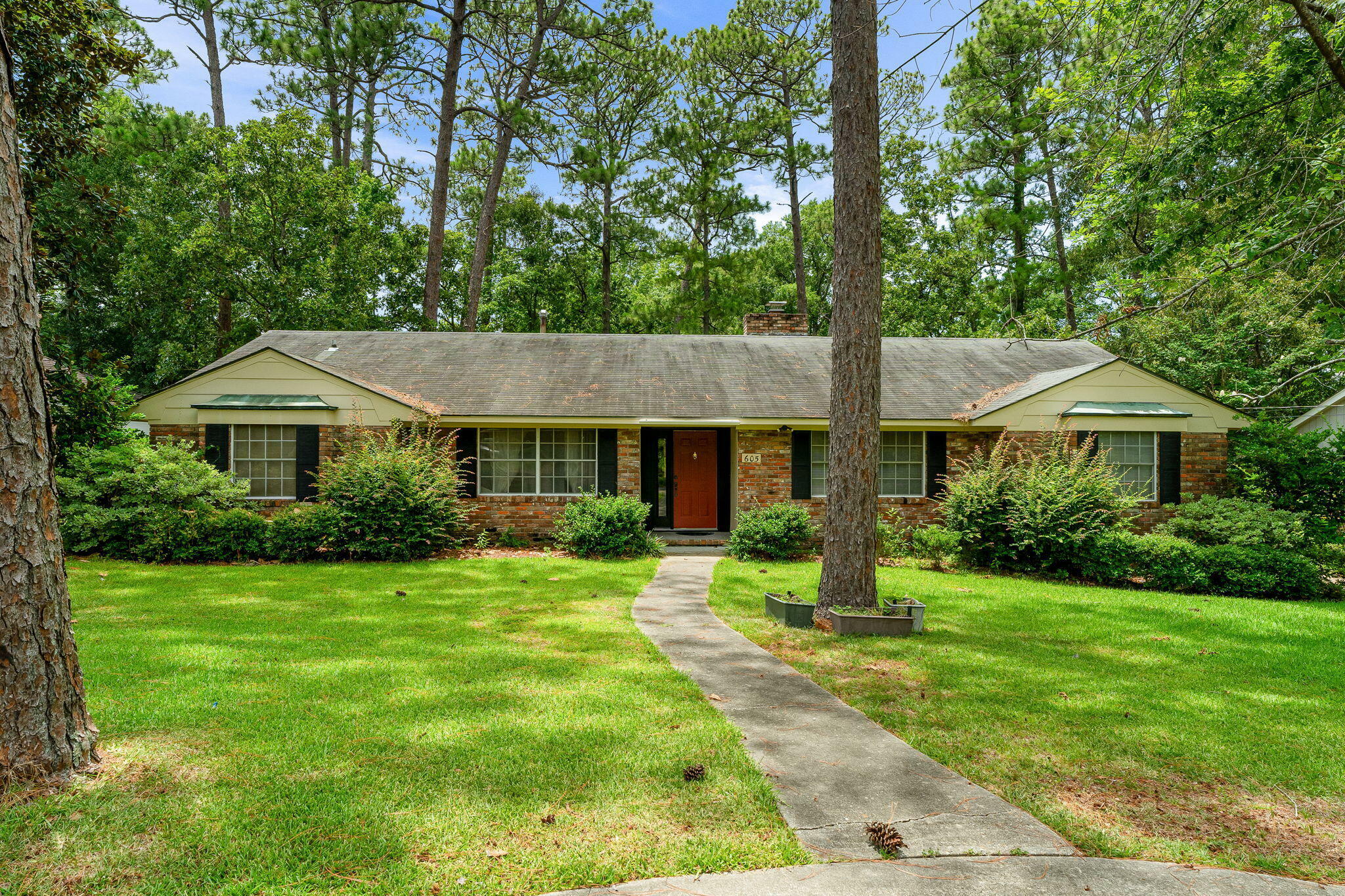 Property Photo:  605 Longwood Ct.  MS 39402 