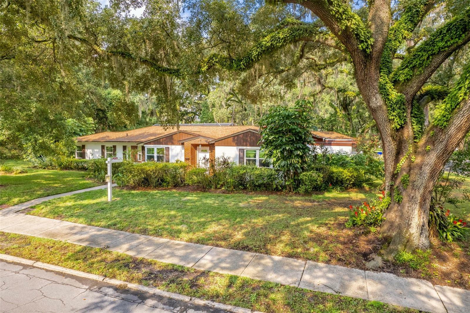 Property Photo: 2305 Eden Parkway FL 33803