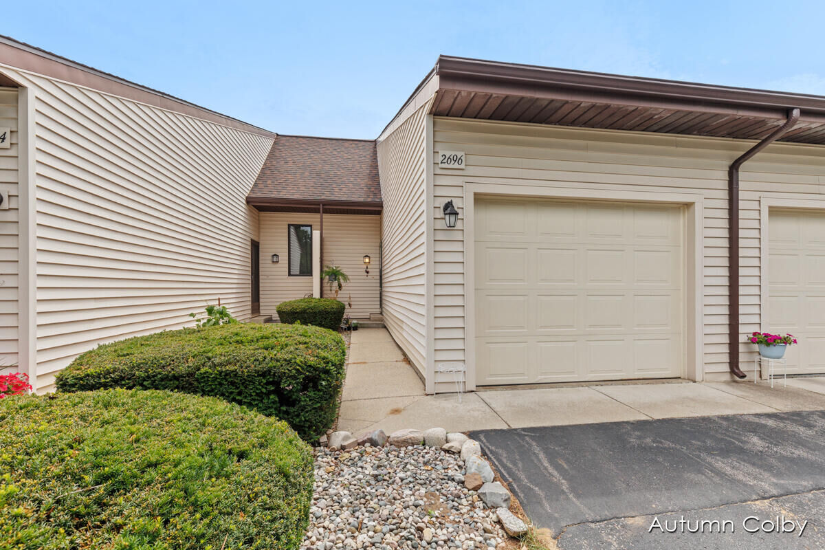 Property Photo:  2696 Stonegate Drive SW  MI 49519 
