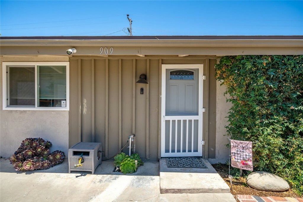 Property Photo:  909 Armstrong Avenue  CA 93454 