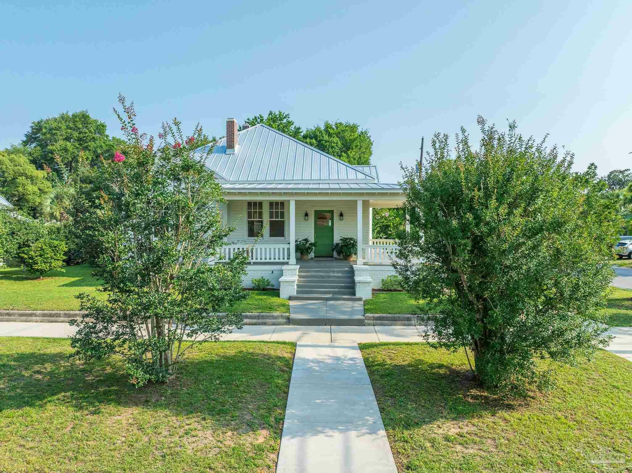 Property Photo: 1524 E Strong St FL 32501