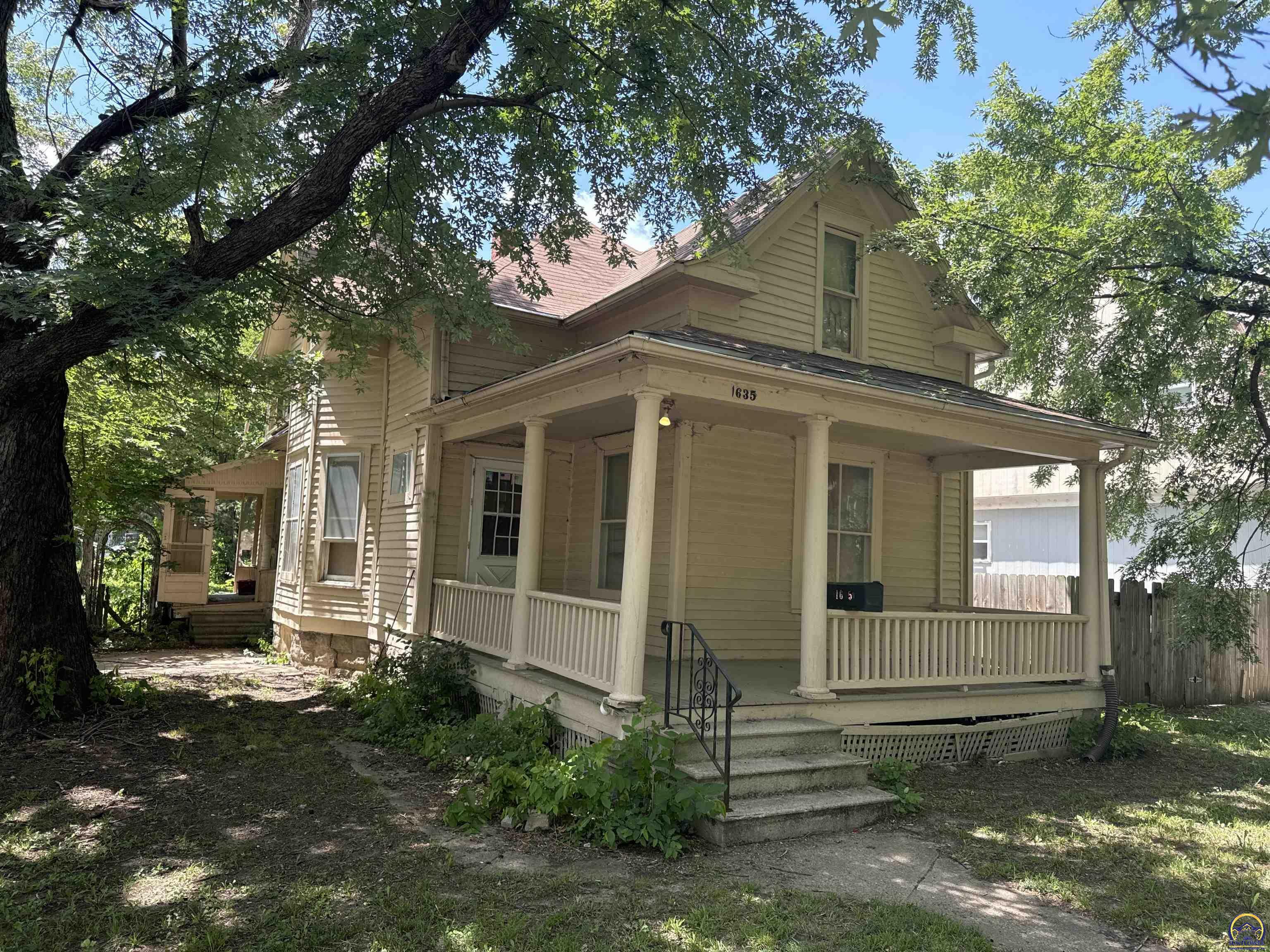 Property Photo:  1635 SW Fillmore St  KS 66604 