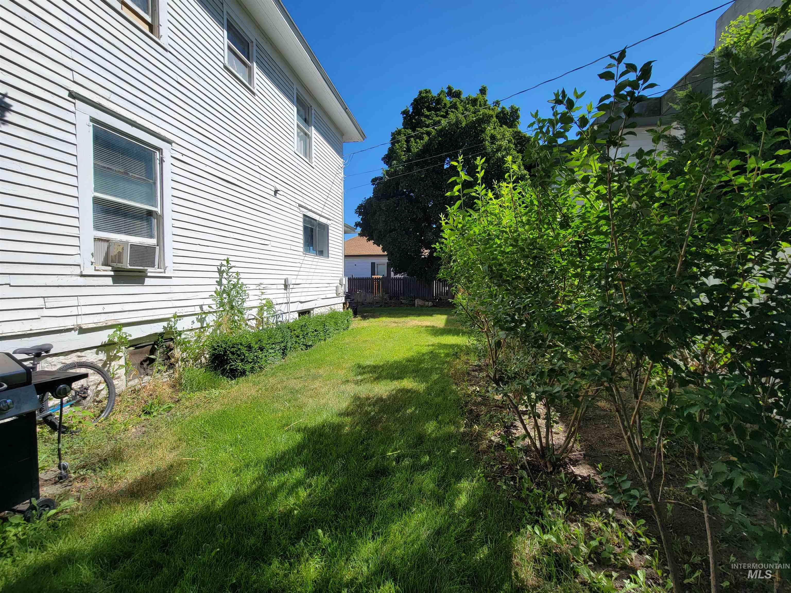 Property Photo:  124 17th Ave  ID 83651 