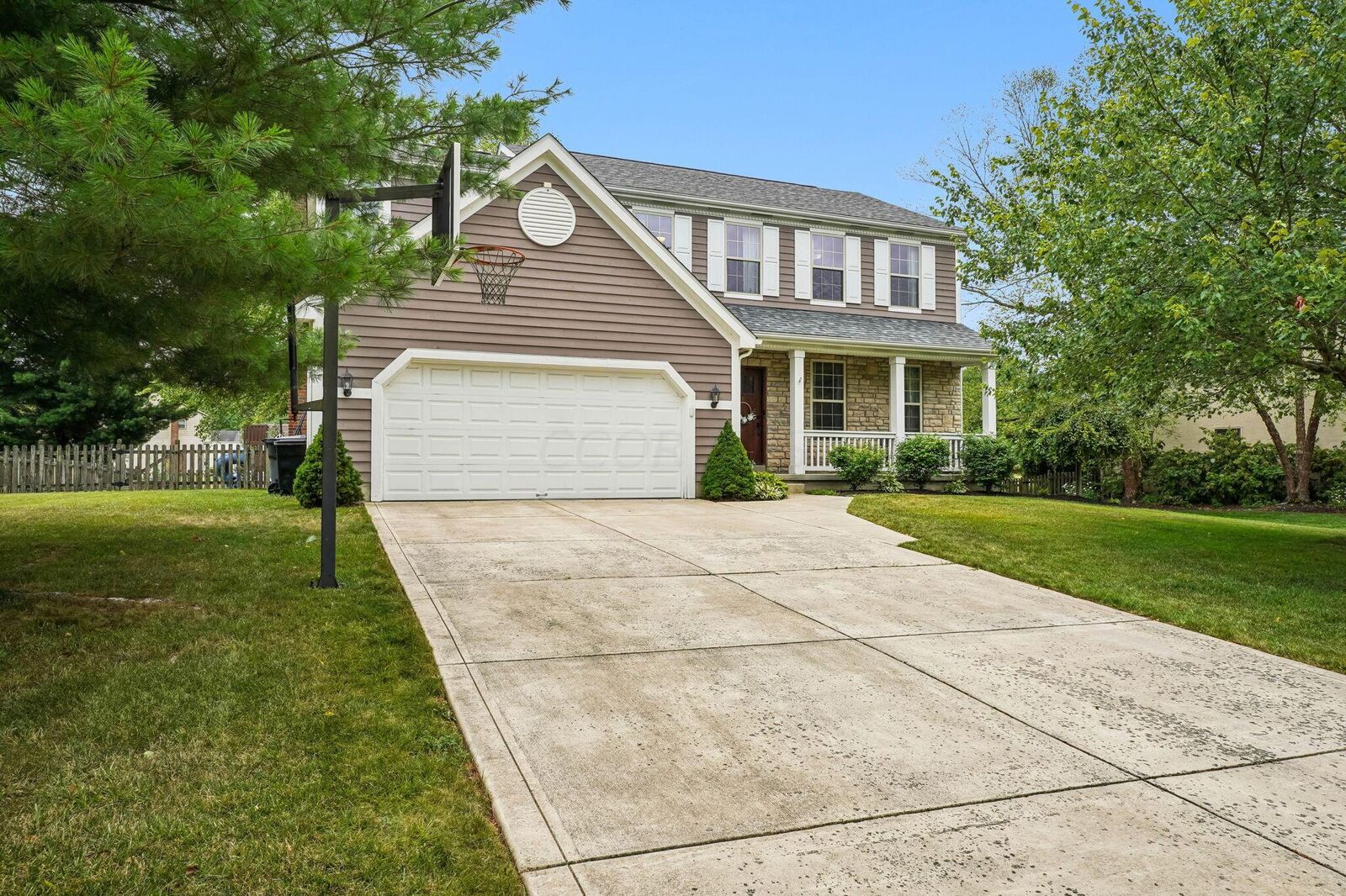 Property Photo: 1119 Summer Hill Circle OH 43230