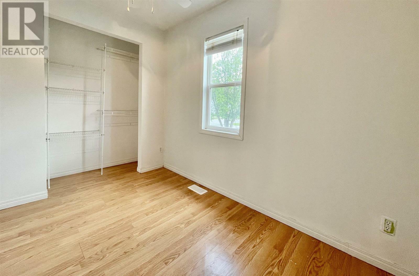 Property Photo:  204 St Charles St  ON P8N 1M1 