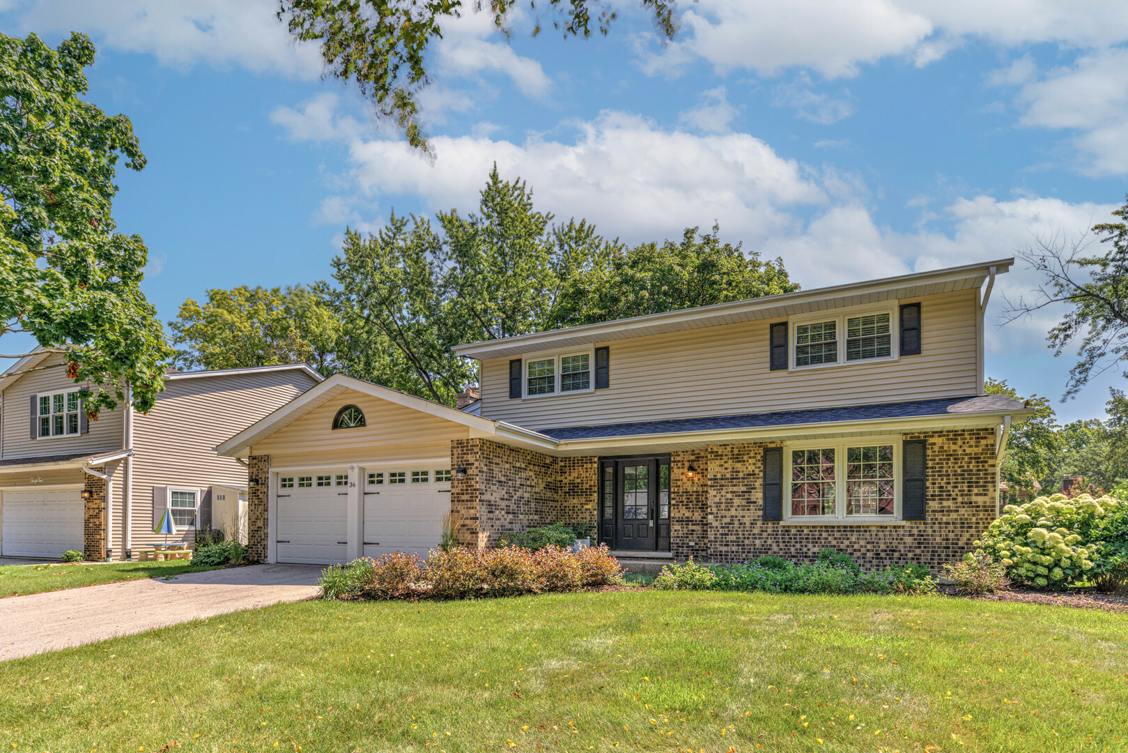 Property Photo: 36 Westmoreland Lane IL 60540