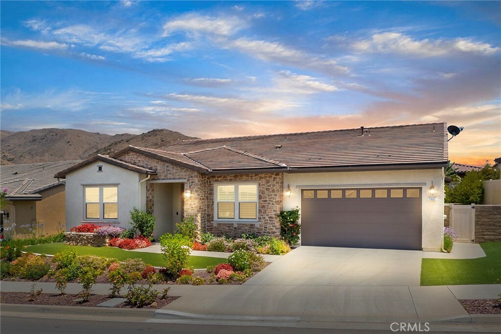 Property Photo:  11657 Ambling Way  CA 92883 