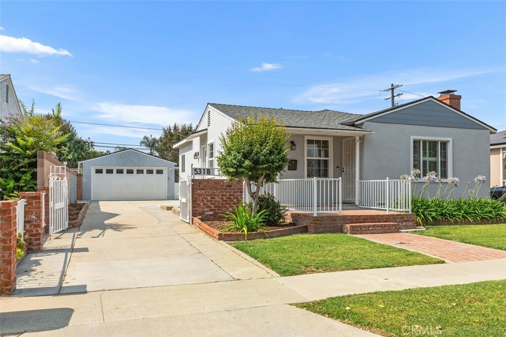 Property Photo:  5318 E Hanbury Street  CA 90808 