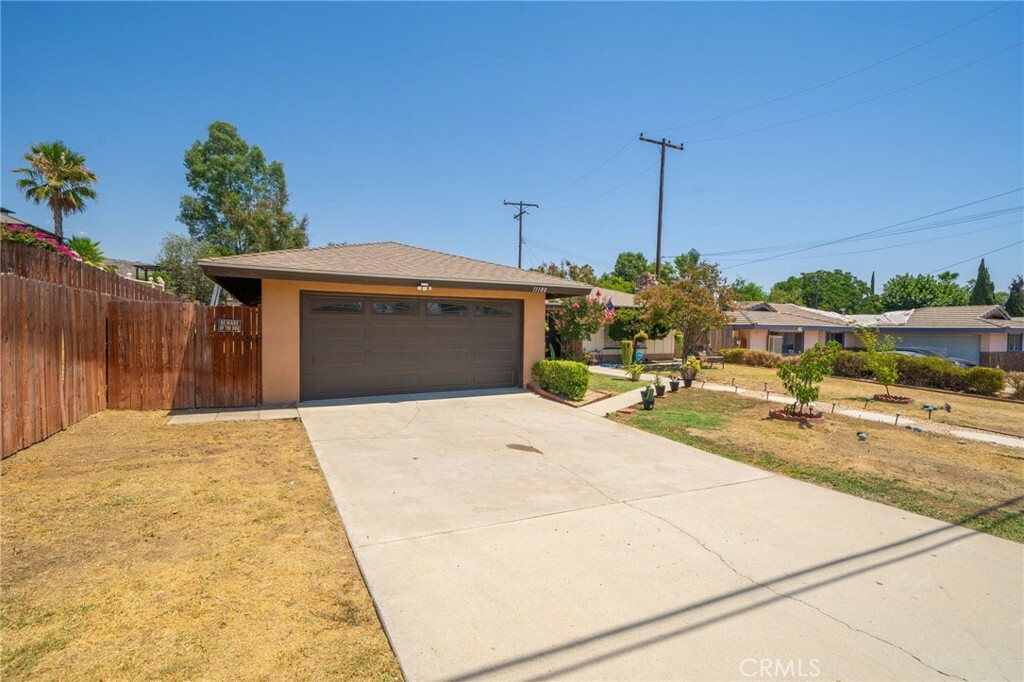 Property Photo:  11180 Davis Street  CA 92557 