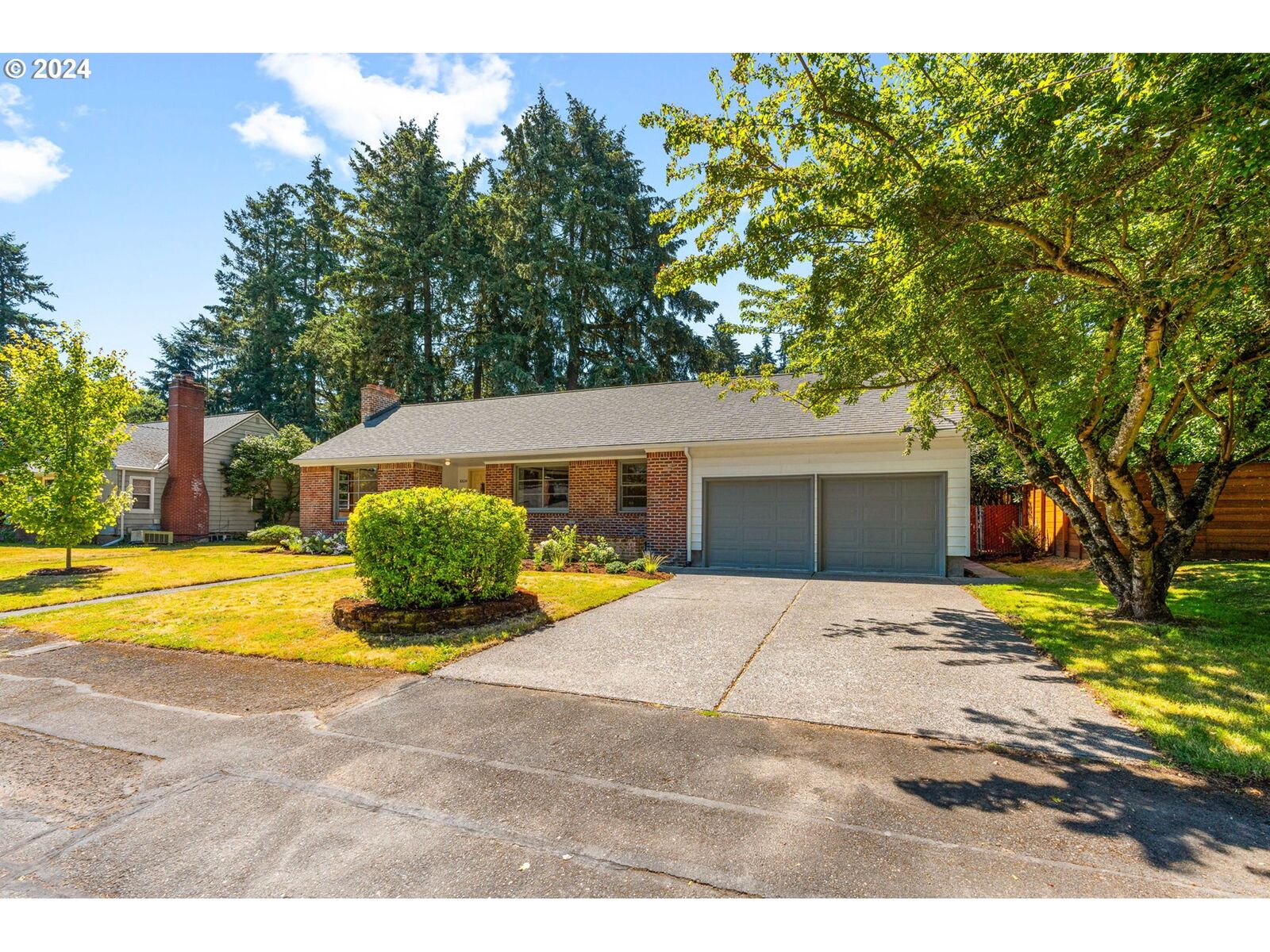 Property Photo:  10014 NE Mason St  OR 97220 