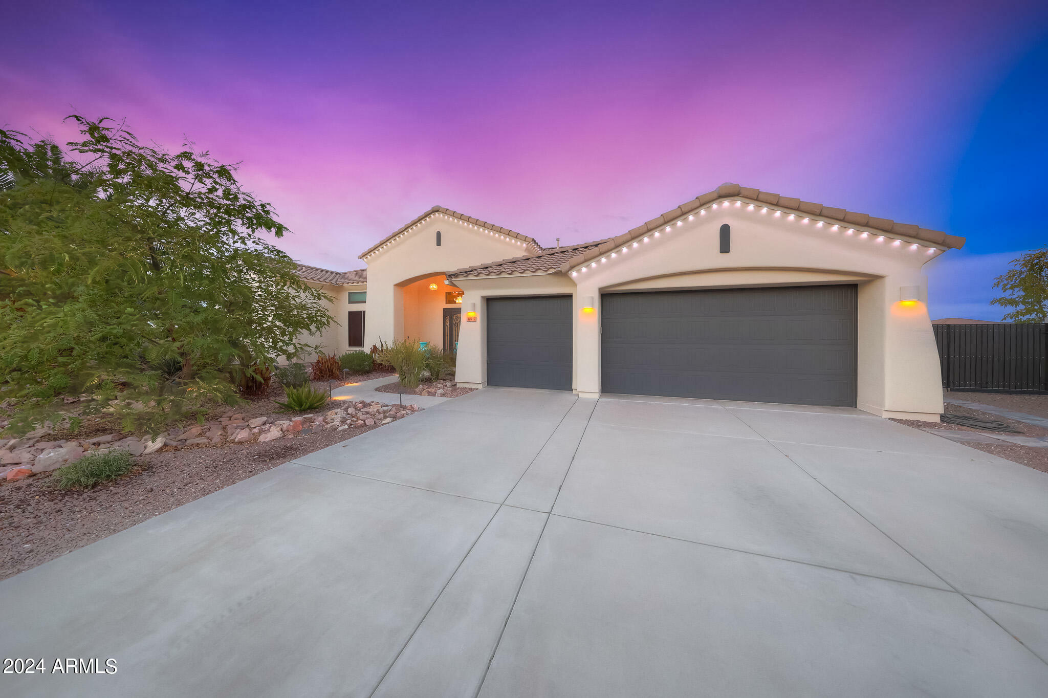 Property Photo:  10417 N 180th Drive  AZ 85355 