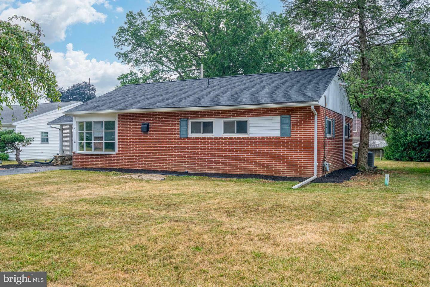 Property Photo:  144 Silver Spring Road  PA 17538 