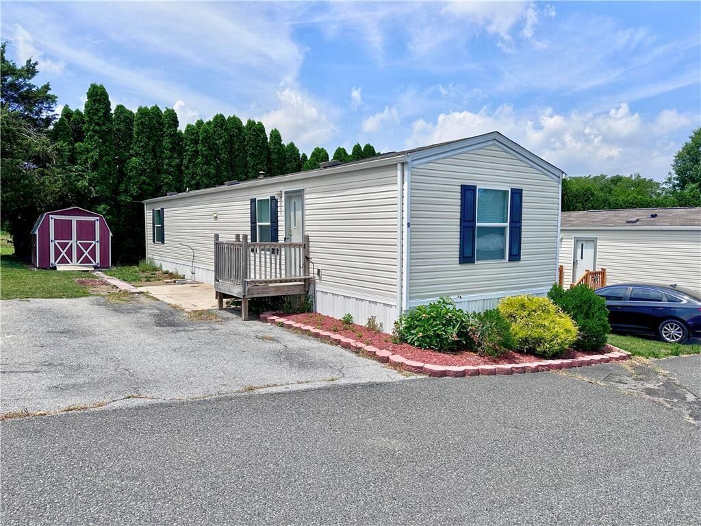 Property Photo:  9 Woodland Lane  PA 19539