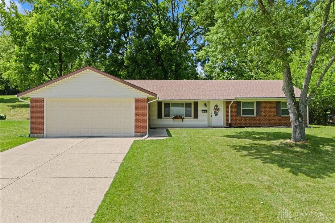 Property Photo: 2628 Rockledge Trail OH 45430