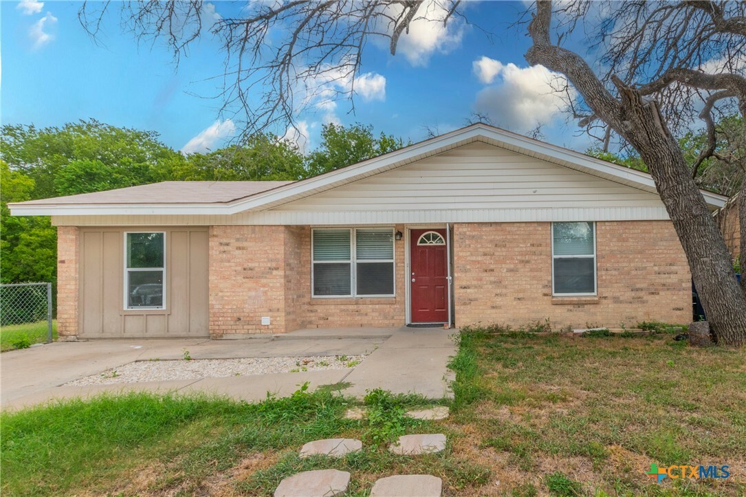 Property Photo:  810 W Washington Avenue  TX 76522 