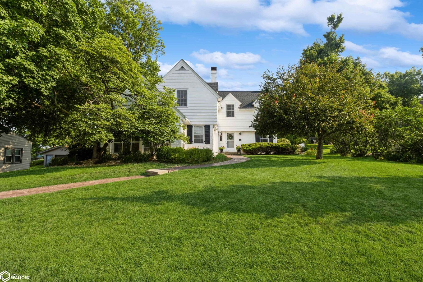 Property Photo:  611 Jerome Street  IA 50158 