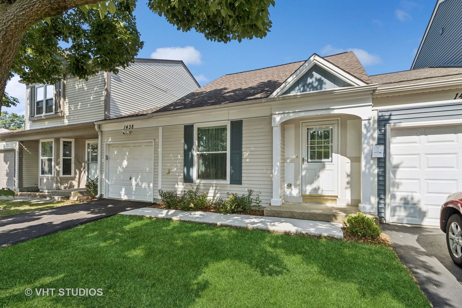 Property Photo:  1438 N Tanglewood Avenue  IL 60067 
