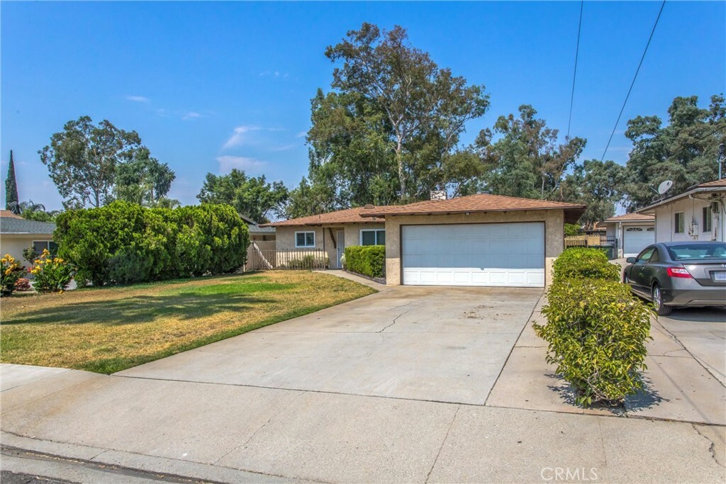 Property Photo:  9516 Acacia Avenue  CA 92335 