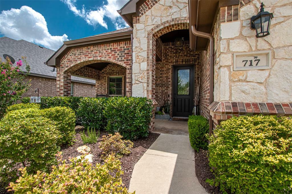 Property Photo:  717 Ravenwood Drive  TX 76179 