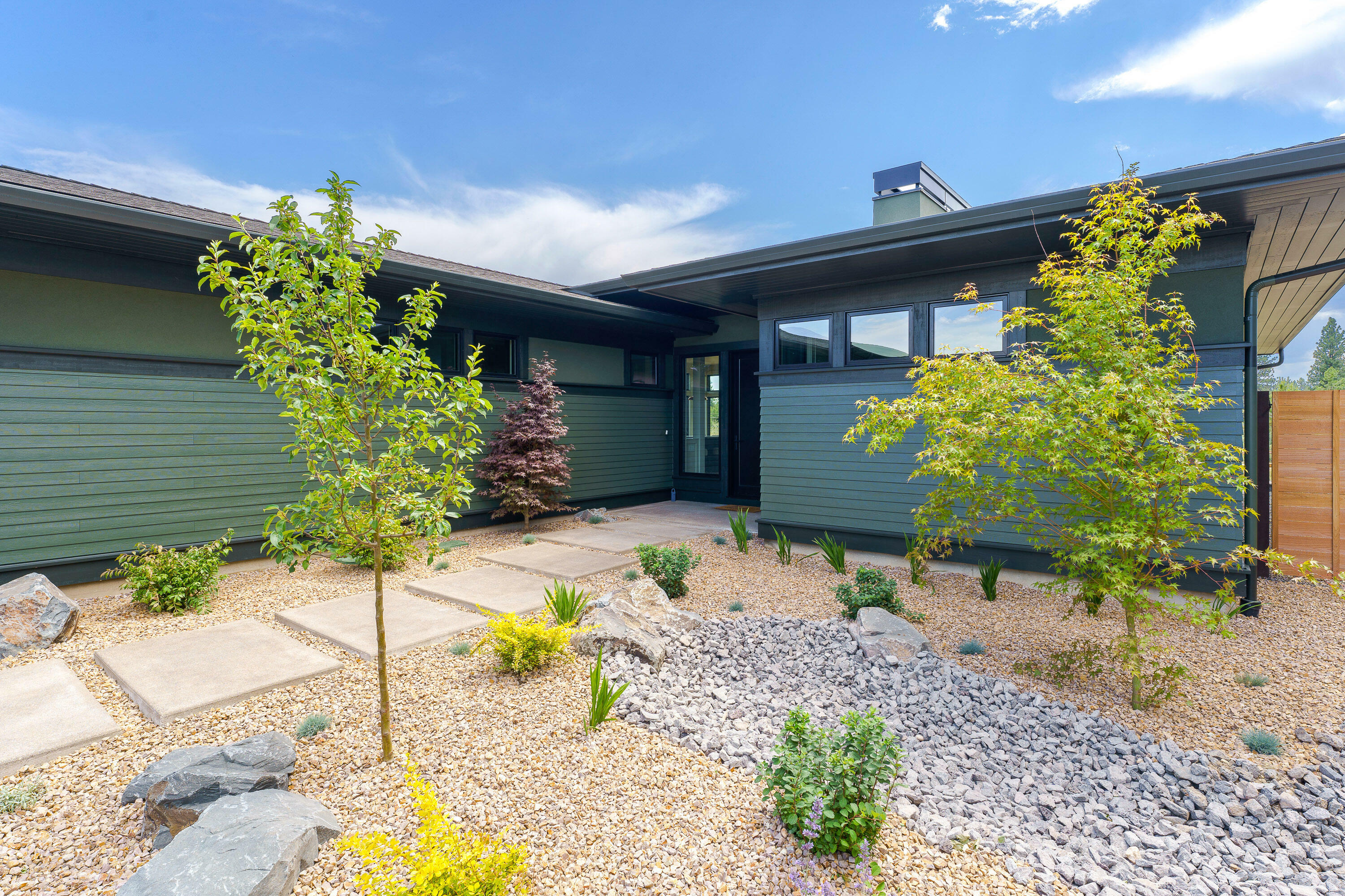 Property Photo: 1251 NW Stanhope Way Lot 250 OR 97703