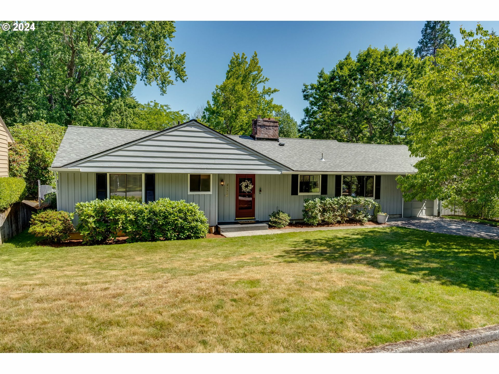 Property Photo: 4736 SW 38th Pl OR 97221
