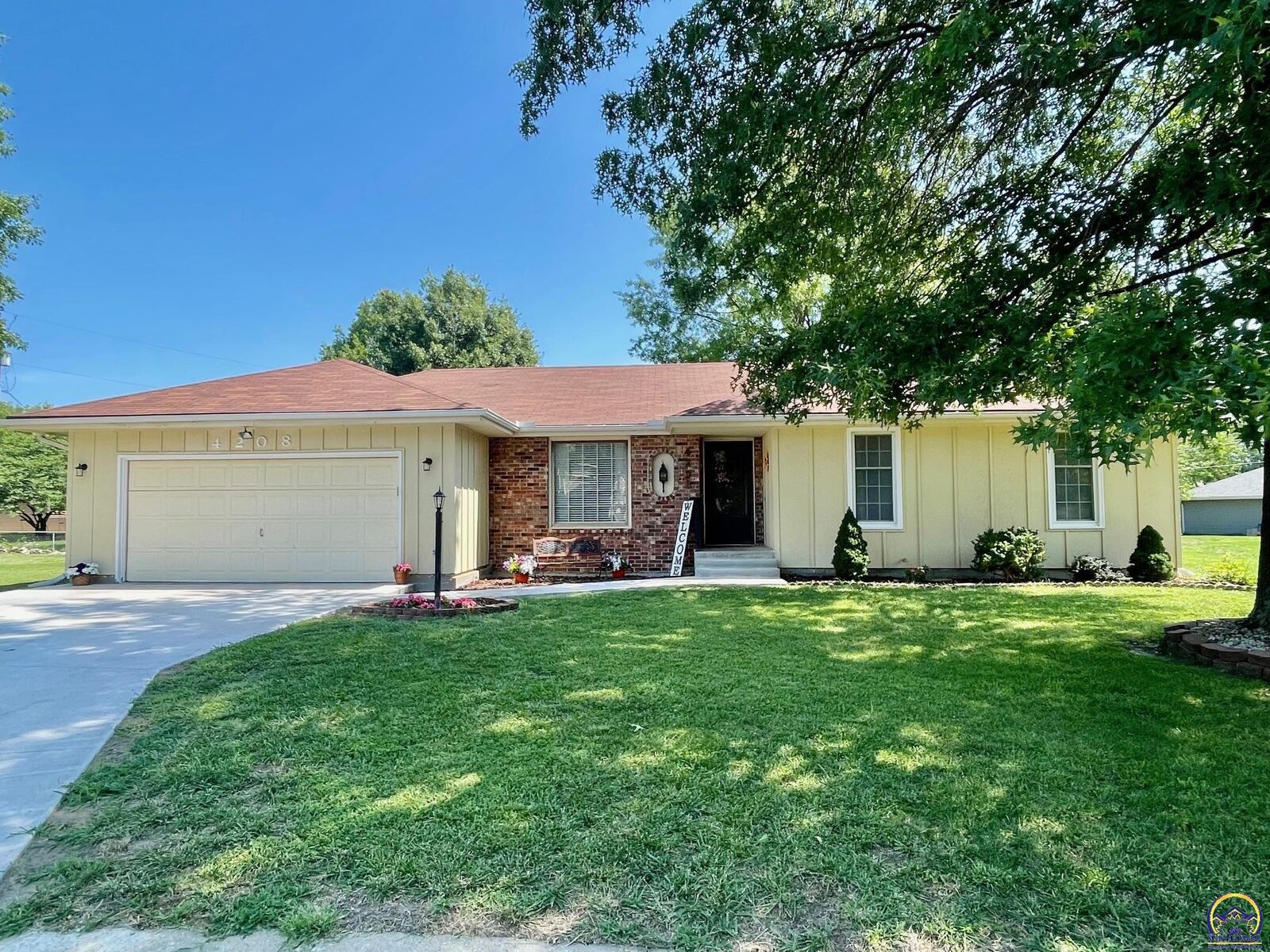 Property Photo:  4208 SE Iowa Ave  KS 66609-1702 