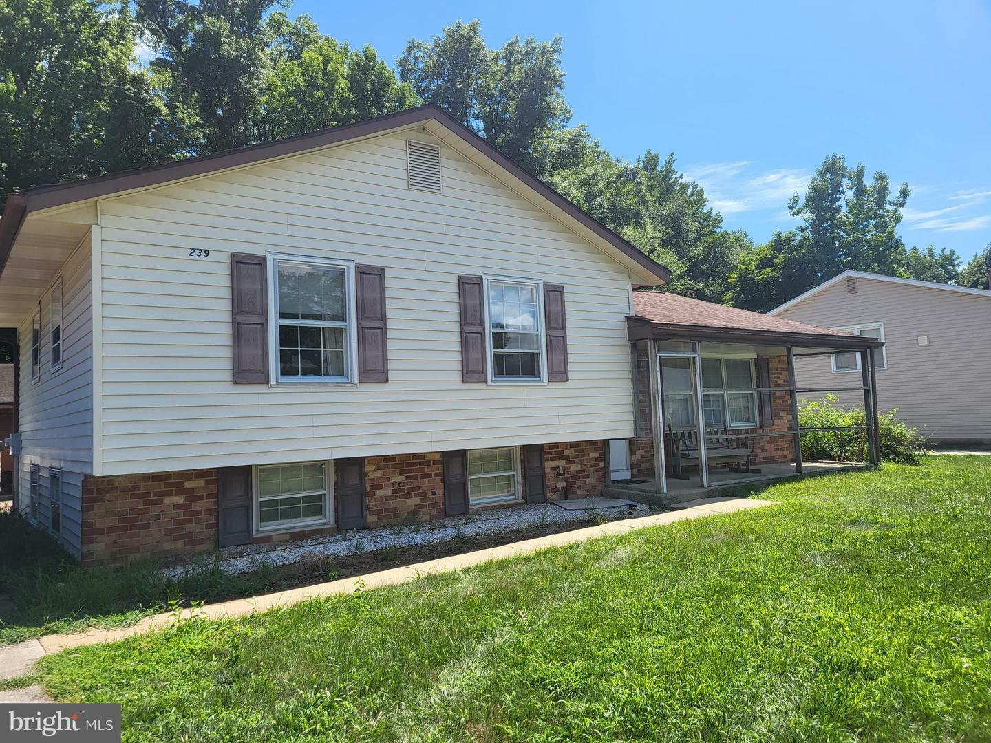 Property Photo: 239 Oakfield Drive DE 19713