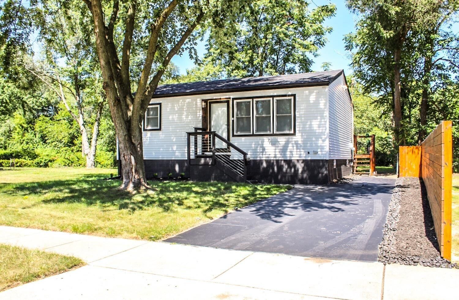 Property Photo: 5142 E 10th Avenue IN 46403