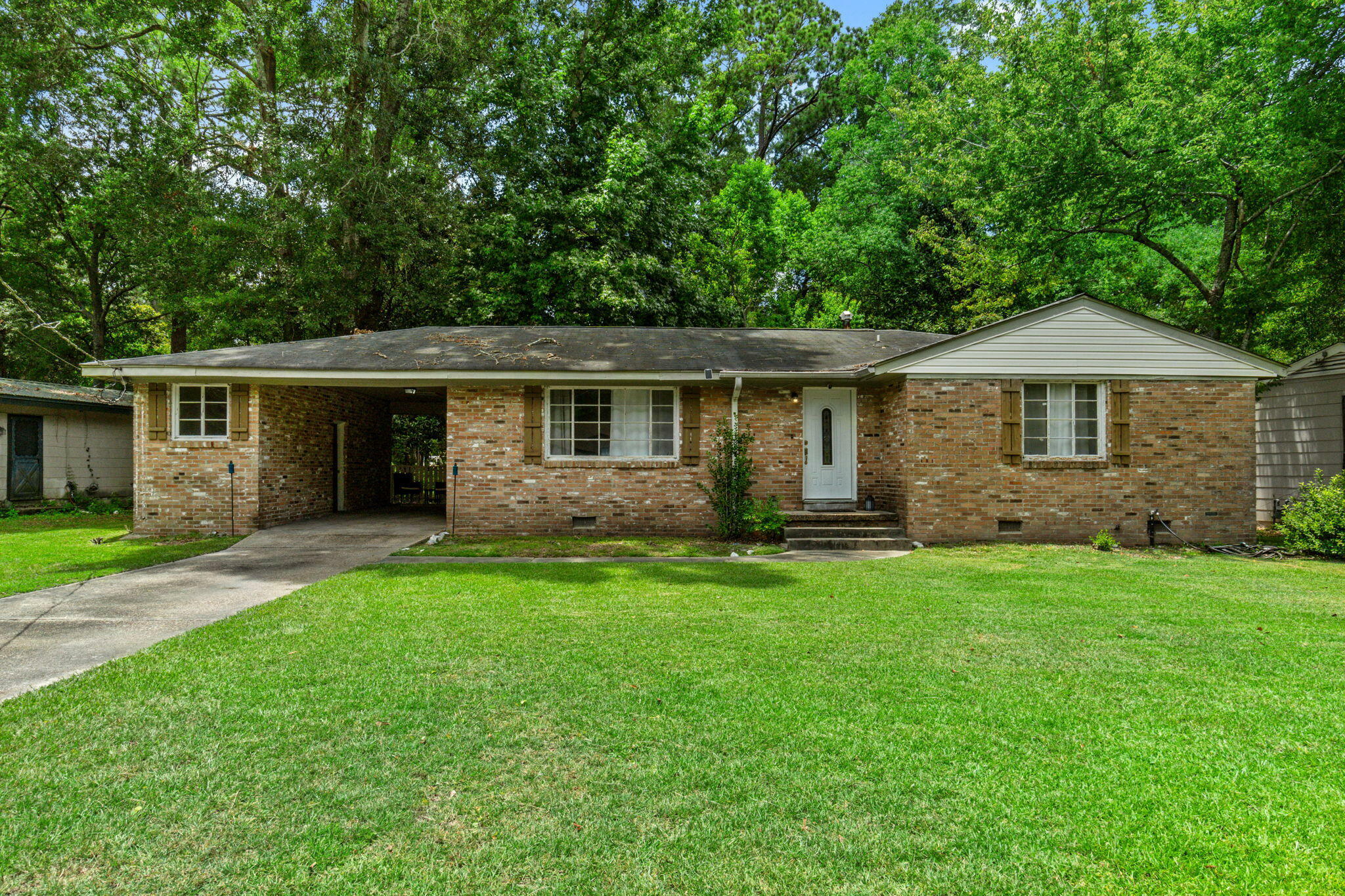 Property Photo:  711 Crestview Dr.  MS 39401 