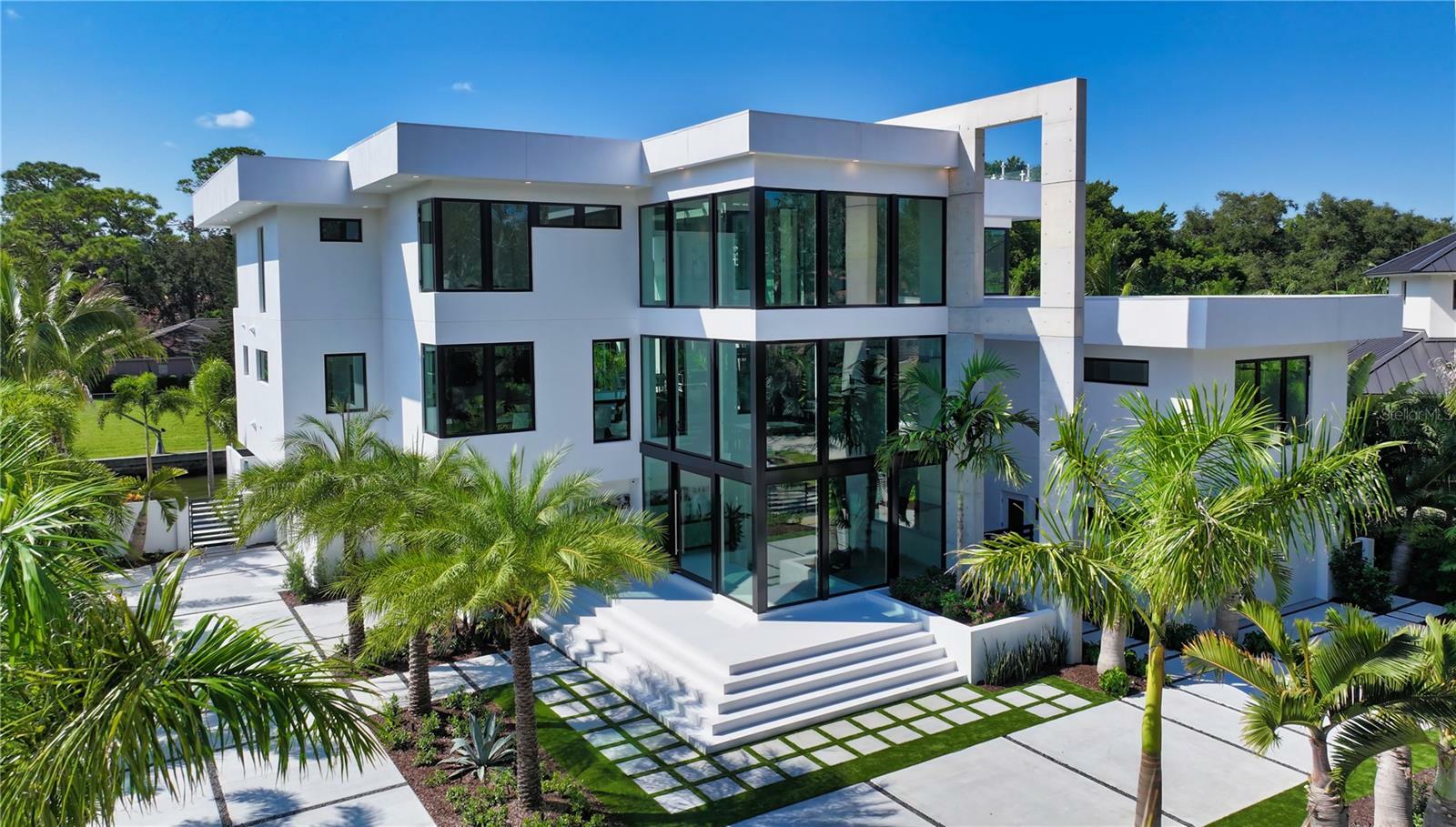 Property Photo: 1610 N Lodge Drive FL 34239