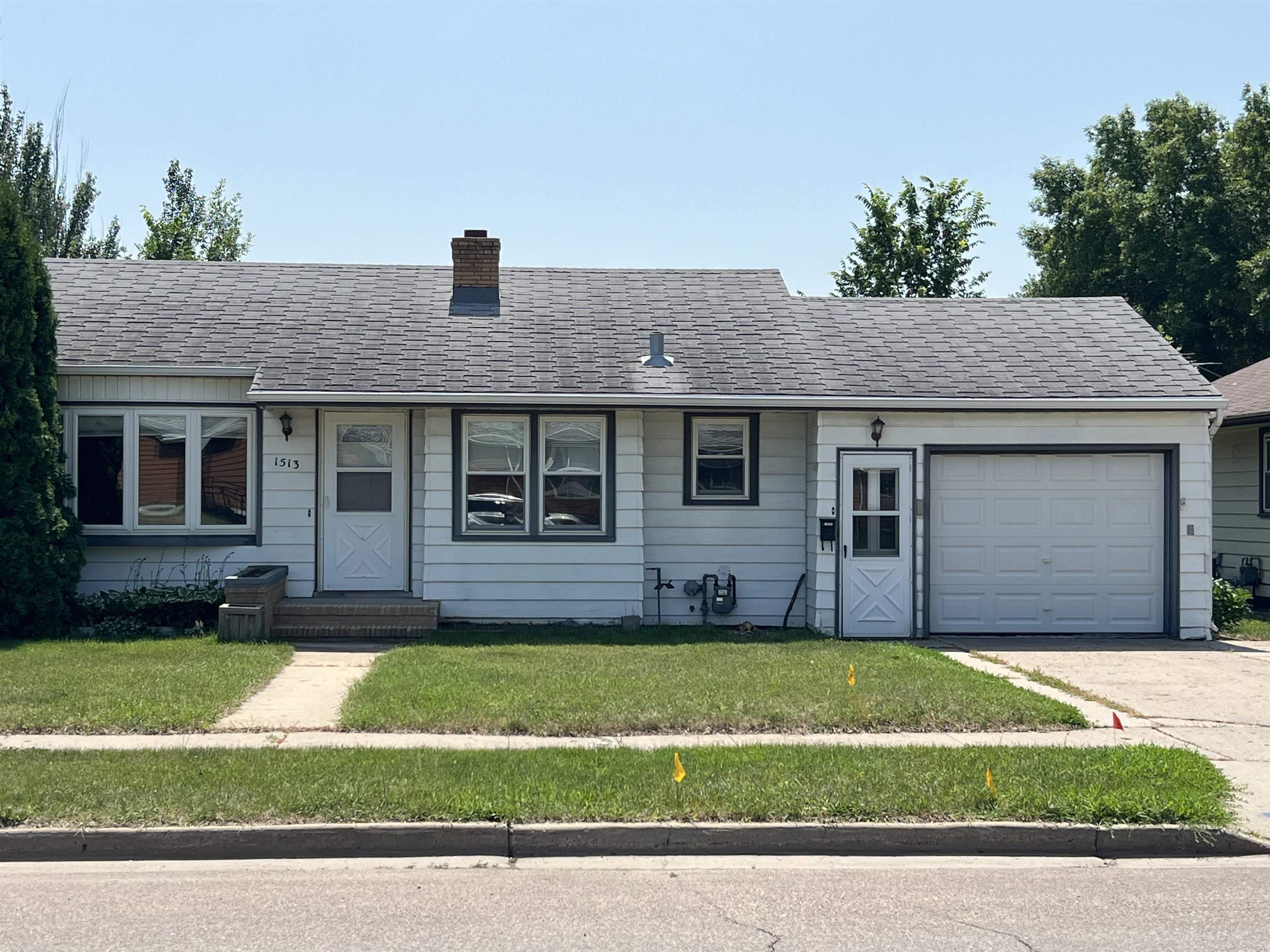 Property Photo:  1513 University Ave W  ND 58703 