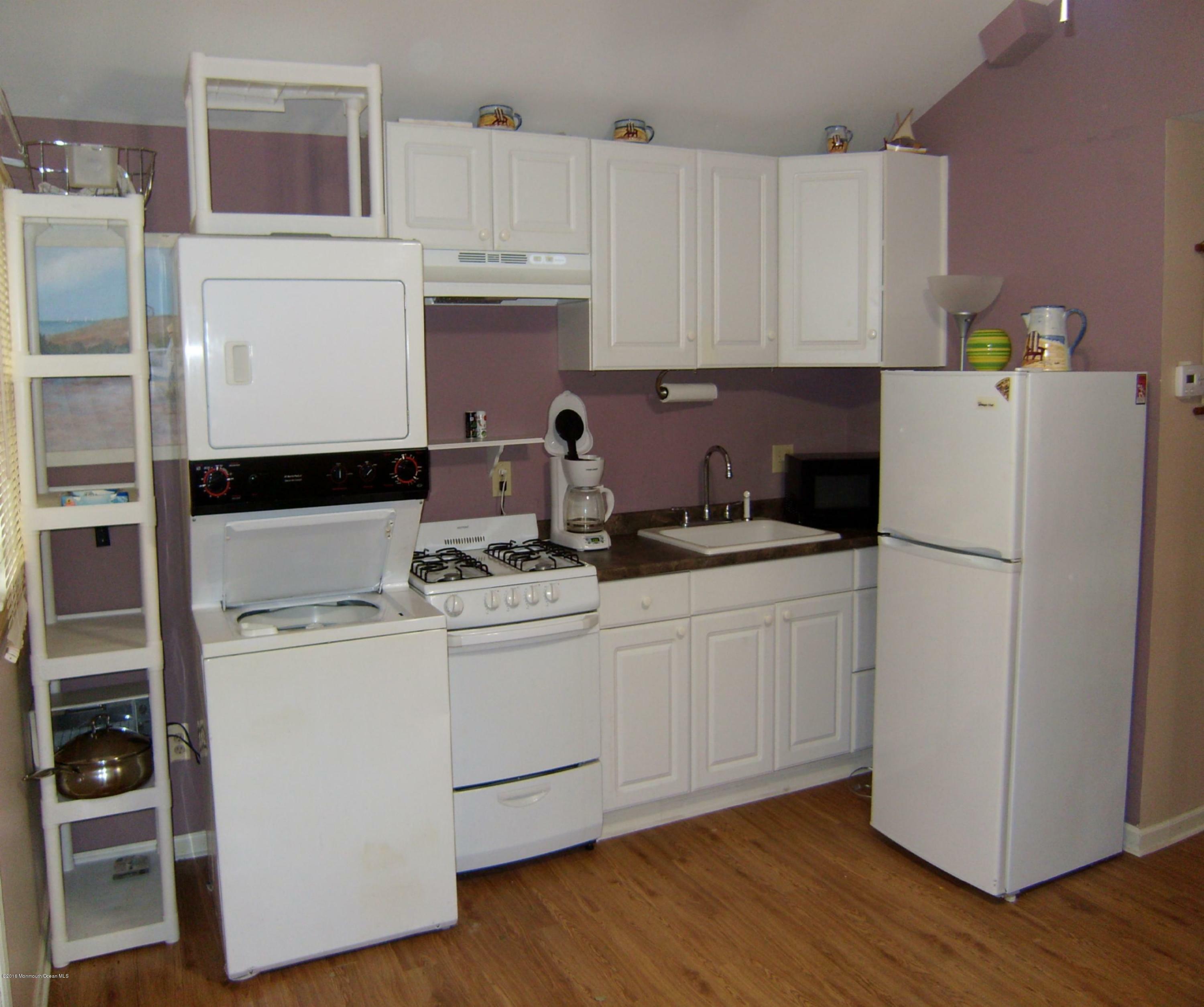 Property Photo:  327 New Bedford Road Cottage  NJ 07719 