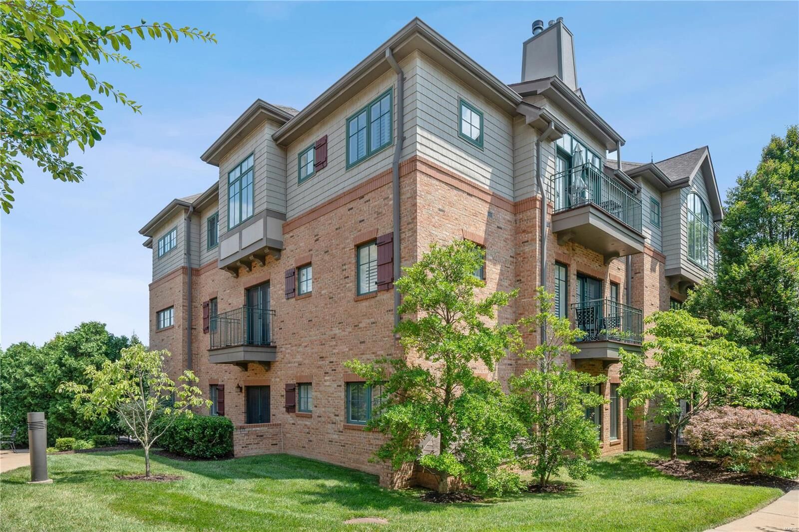 Property Photo:  129 E Clinton Place 3B  MO 63122 