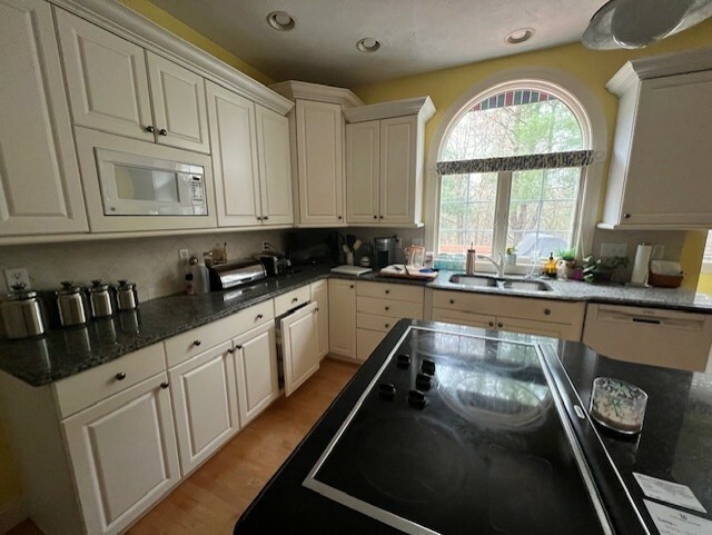 Property Photo:  8 Country Club Way  MA 02766 
