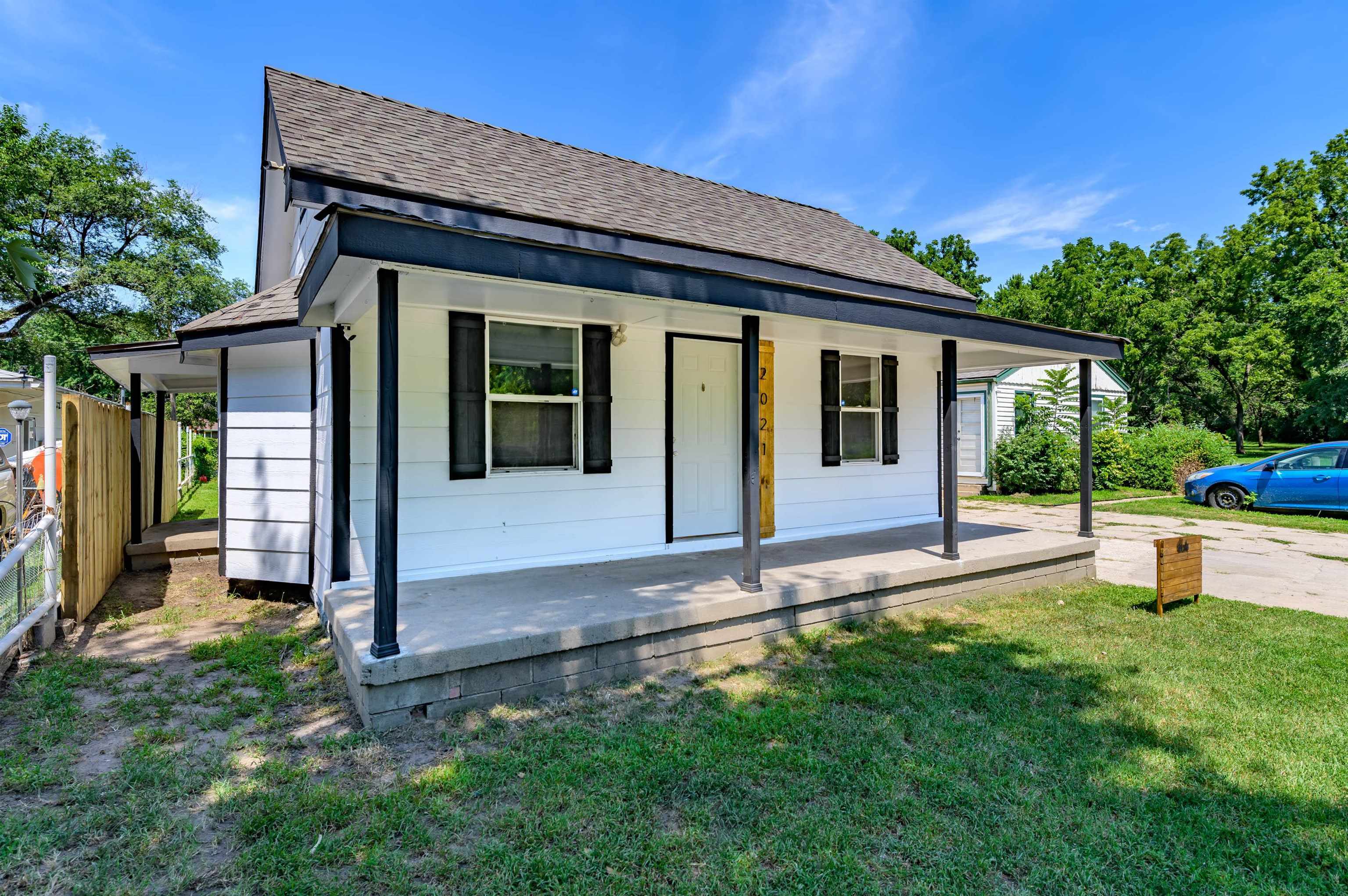 Property Photo:  2021 N Jeanette Ave  KS 67203 