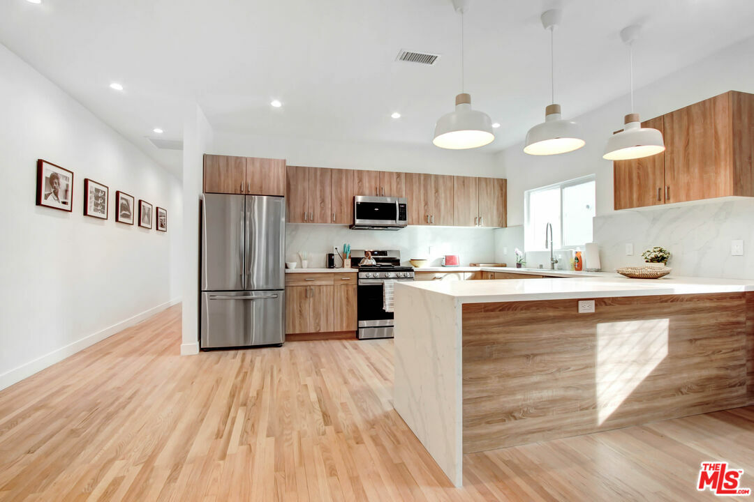 Property Photo:  434 N Ogden Dr  CA 90036 